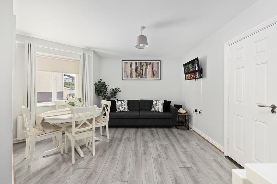 TV and multimedia, Living room, Dining area