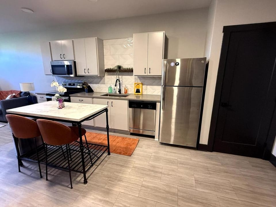 Modern Retreat near Downtown Louisville Apartment in Clarksville