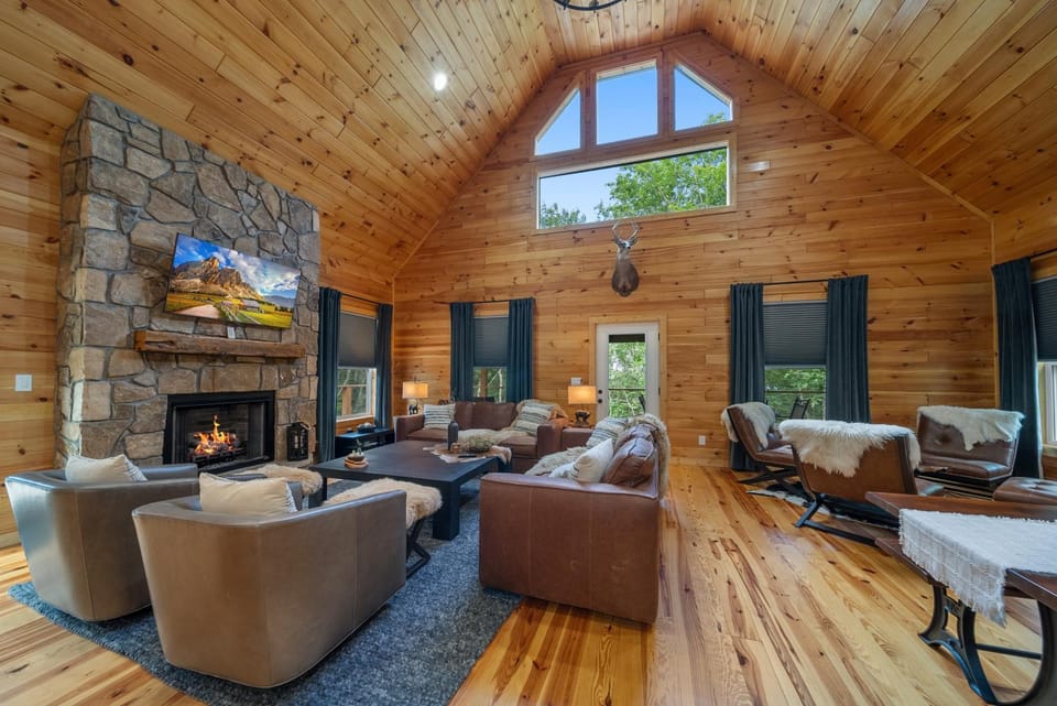Pine Ridge Retreat House in Beech Mountain