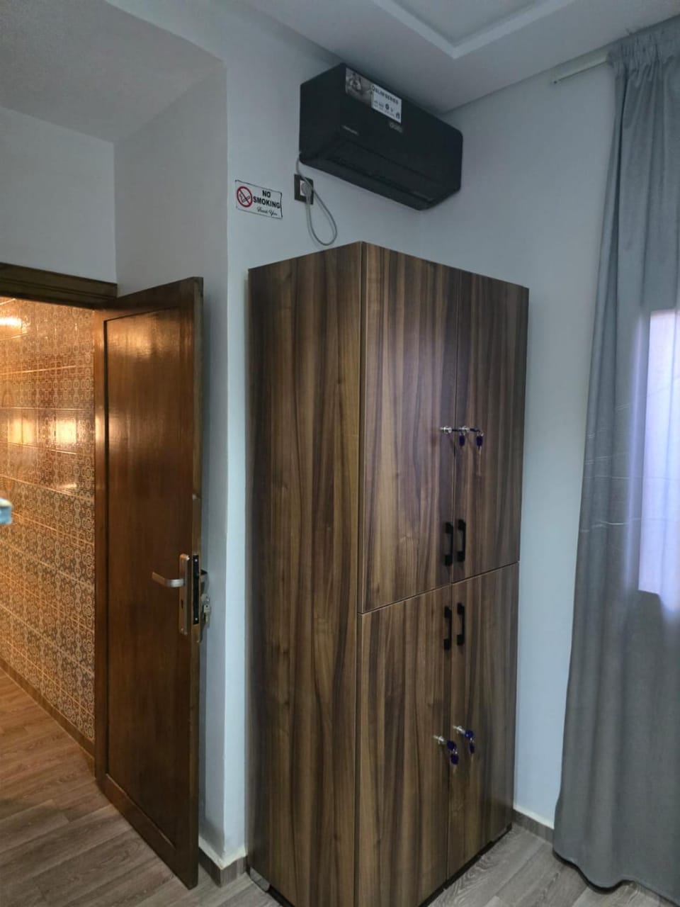 wardrobe, air conditioner