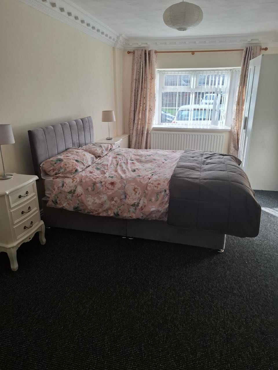 Photo of the whole room, Bedroom