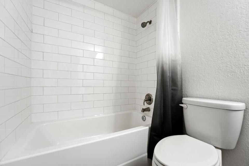 Centro Flats 339 I Comfy and Spacious Studio Apartment in Austin