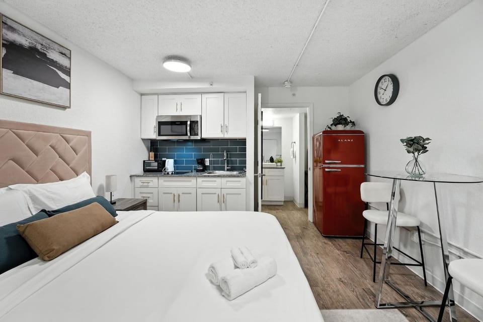 Centro Flats 521 I Comfy and Spacious Studio Apartment in Austin