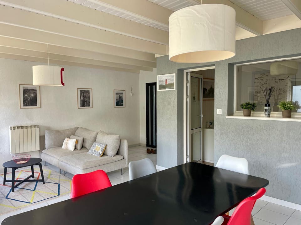 Seating area, Dining area