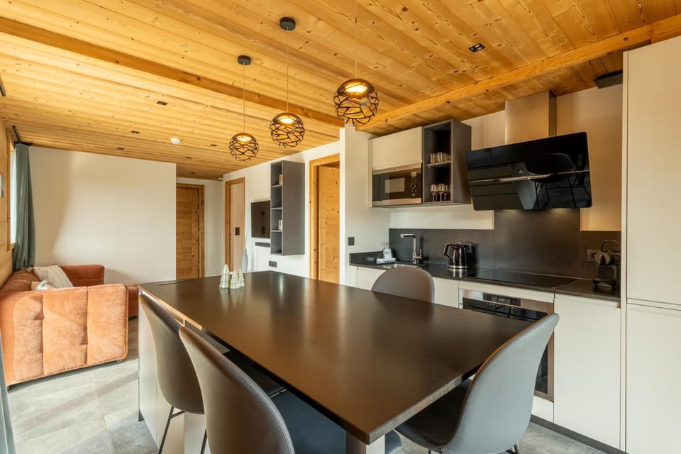 Kitchen or kitchenette, Seating area, Dining area