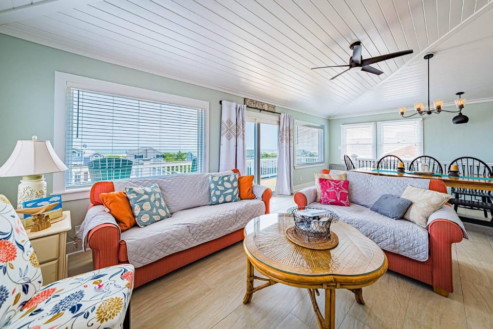 Milo's Waves - Corolla, Ocean Sands, 50 Yards to Beach, Pool, Hot Tub, Pets OK House in Corolla