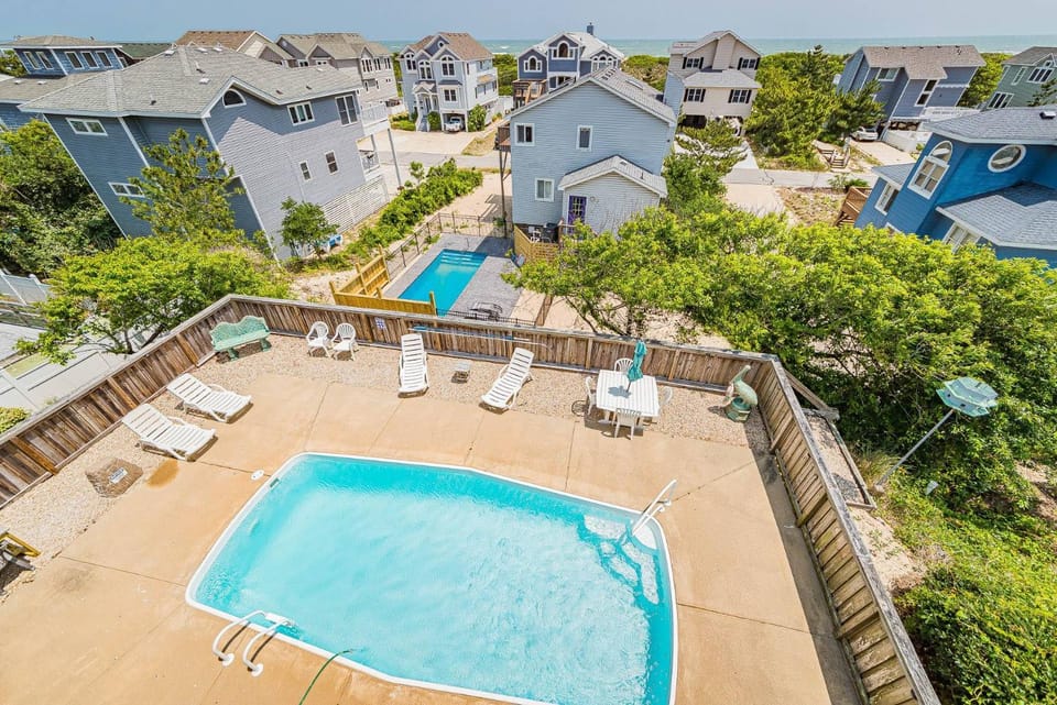 Milo's Waves - Corolla, Ocean Sands, 50 Yards to Beach, Pool, Hot Tub, Pets OK House in Corolla