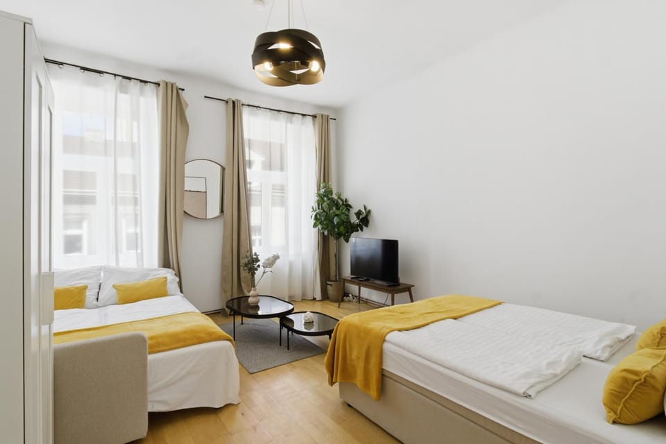 Next to Schönbrunn I 10 min to U4 I Free WiFi Apartment in Vienna