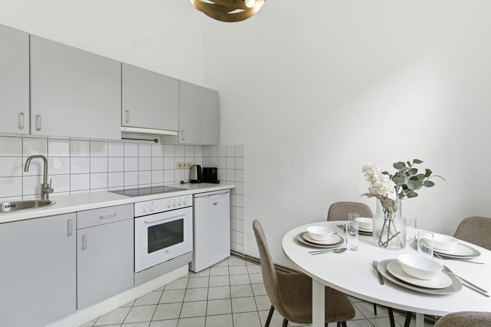 Next to Schönbrunn I 10 min to U4 I Free WiFi Apartment in Vienna