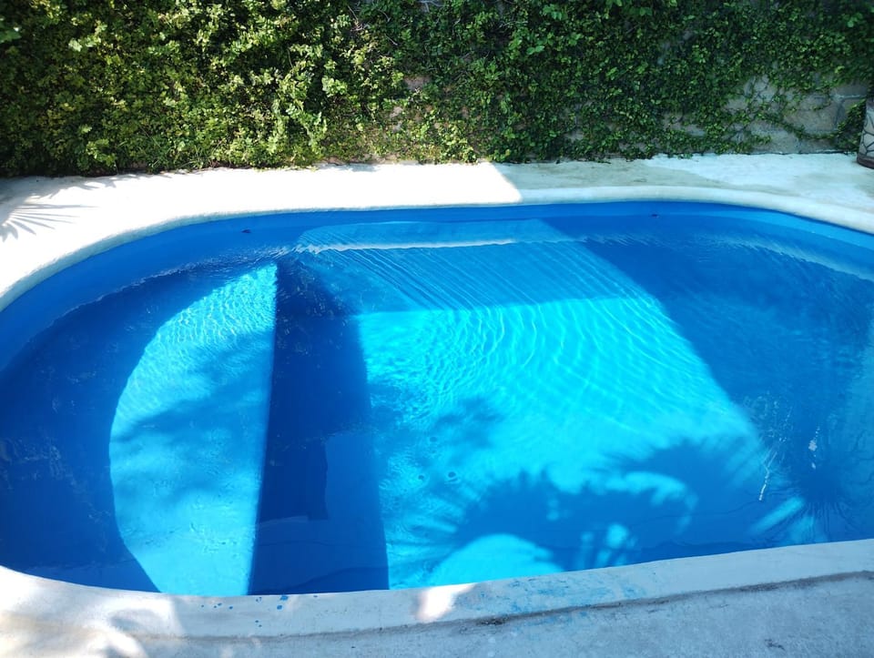 hermosa casa PISCINA siete camas MATRIMONIALES tres recamaras con aire acondicionado Y cocina televisión Villa in Merida