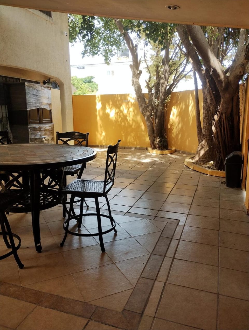 hermosa casa PISCINA siete camas MATRIMONIALES tres recamaras con aire acondicionado Y cocina televisión Villa in Merida