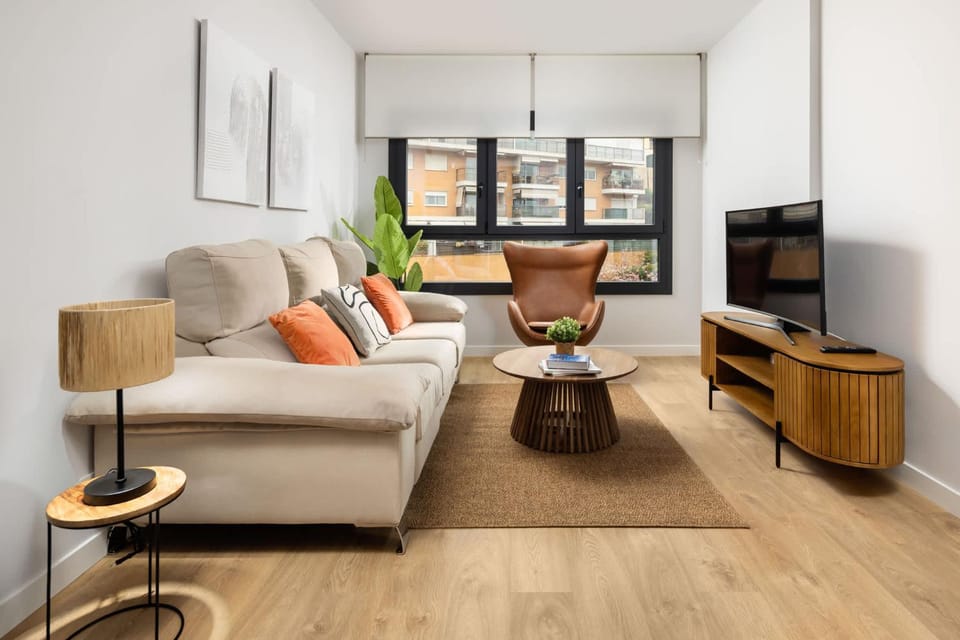 Modern Apt - Rooftop Pool Parking & Beach Apartment in Malaga
