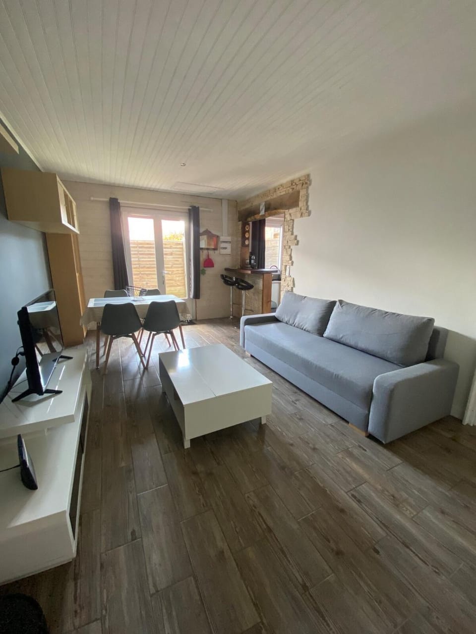 Seating area, Dining area