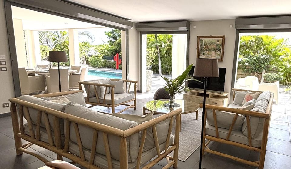 Communal lounge/ TV room, TV and multimedia, Living room, Seating area