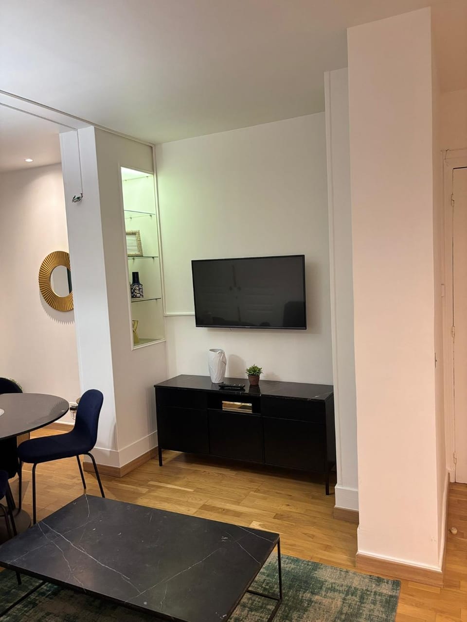 TV and multimedia, Living room, Dining area