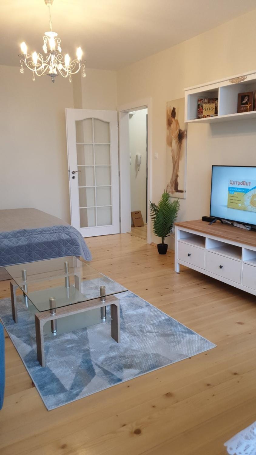 Communal lounge/ TV room, TV and multimedia, Living room, Dining area