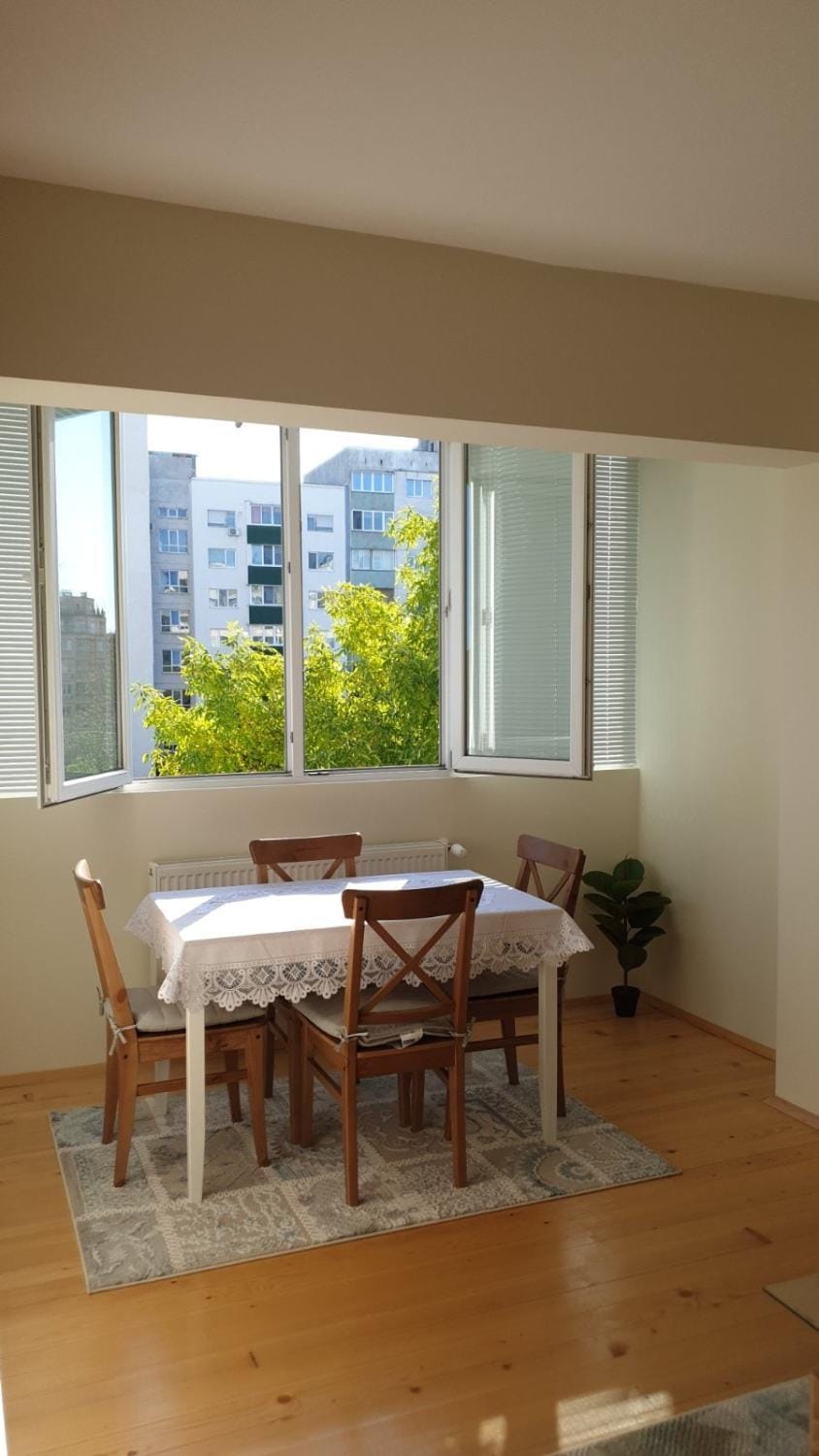 View (from property/room), Living room, Seating area, Dining area