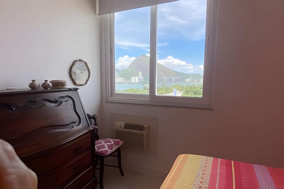 Leblon 2 qtos com WI-FI, vaga e vista para a Lagoa Apartment in Rio de Janeiro