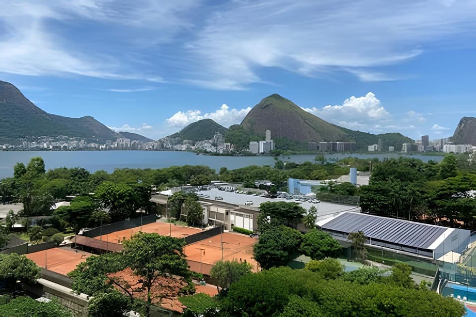 Leblon 2 qtos com WI-FI, vaga e vista para a Lagoa Apartment in Rio de Janeiro