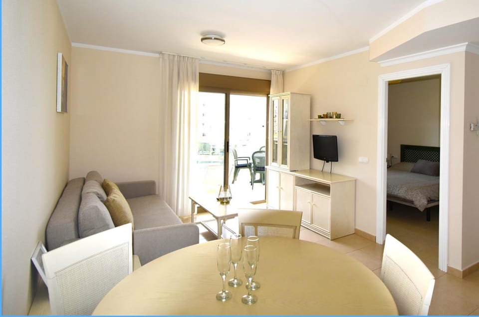 Communal lounge/ TV room, TV and multimedia, Seating area