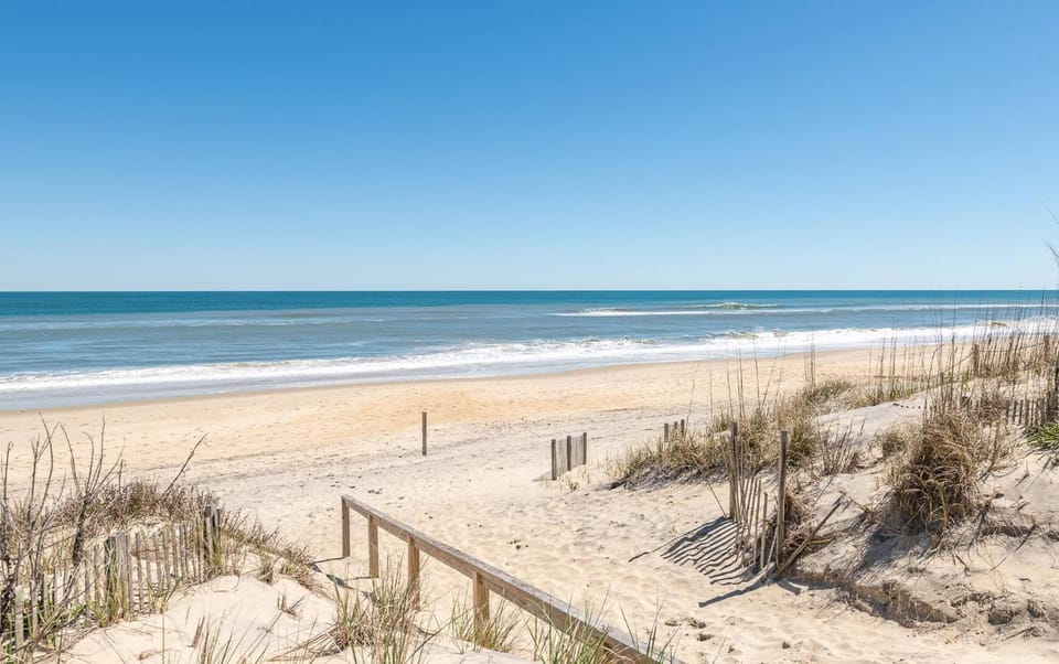 MoonDance OBX - Duck, Caffey's Inlet, Oceanside, Ocean View, 100 Yds to Beach, Ping Pong, Foosball House in Duck