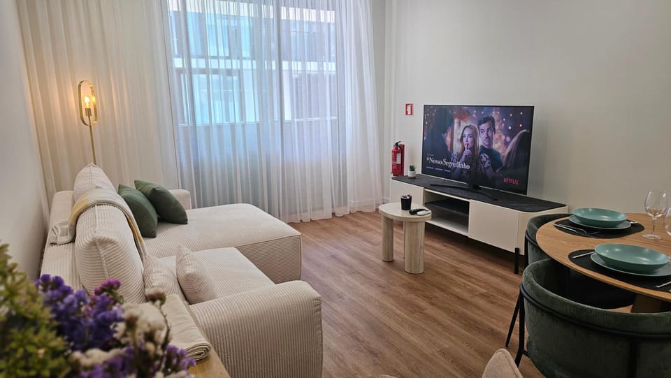 Communal lounge/ TV room, TV and multimedia, Living room, Seating area