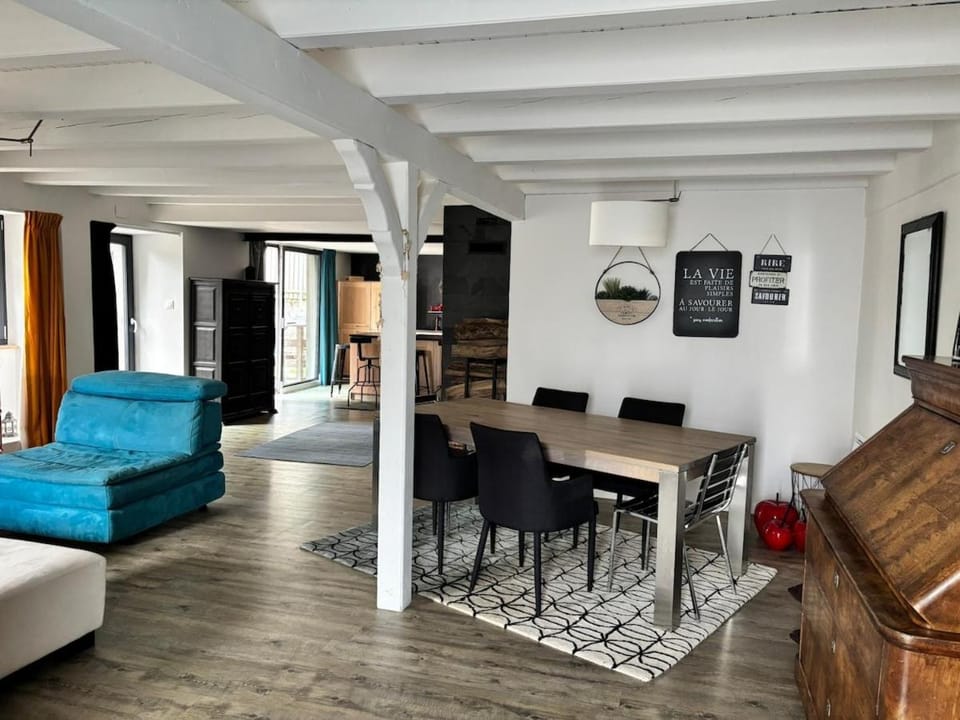 Seating area, Dining area