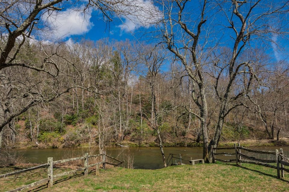 New River Access, Sleeps 9, Fire Pit, Dogs Welcome House in Watauga