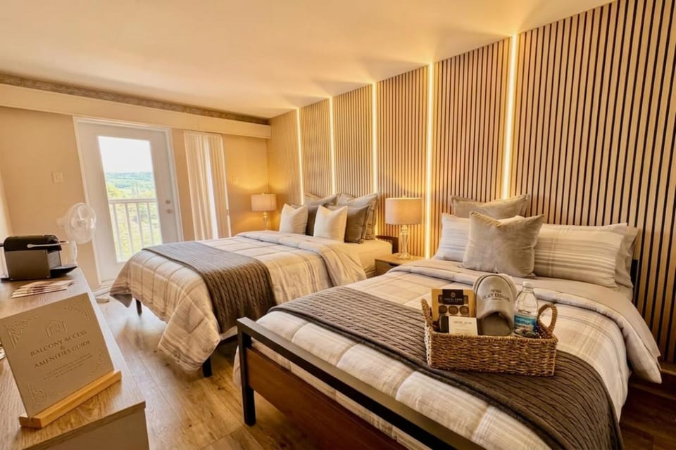 Bed, Bedroom, Family