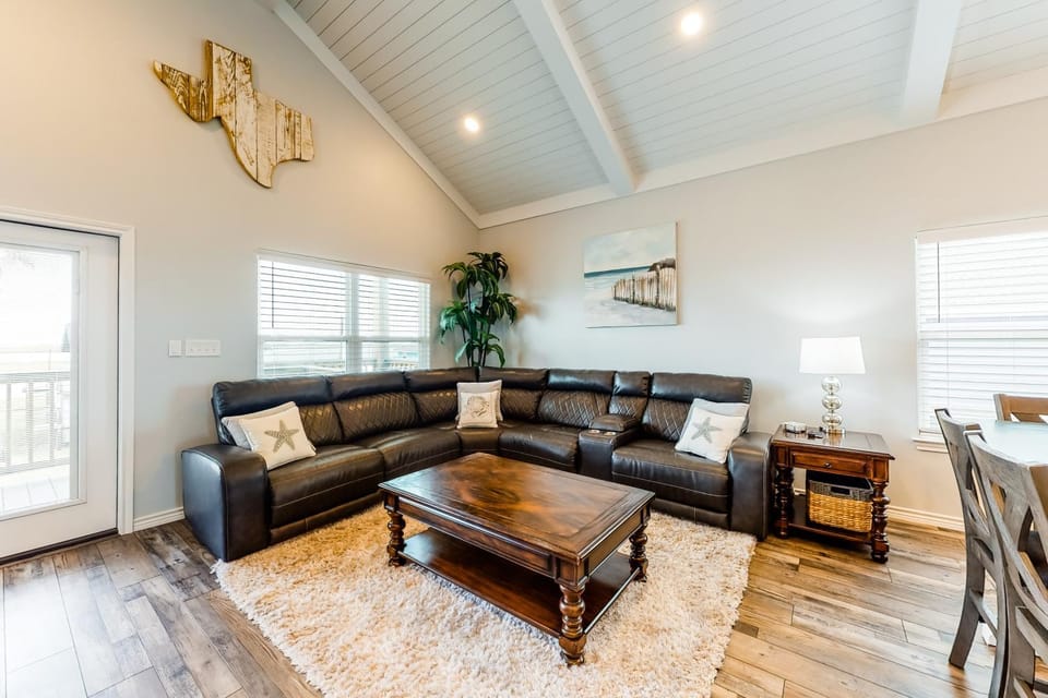 Amazing Gulf Views Large Deck Family Fun House in Brazoria County