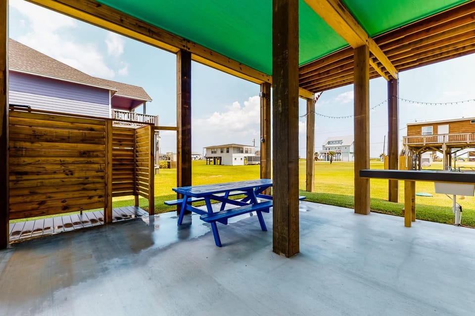 Amazing Gulf Views Large Deck Family Fun House in Brazoria County