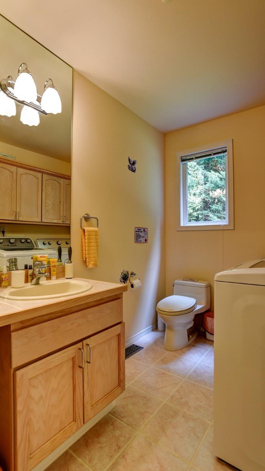Toilet, Bathroom, laundry