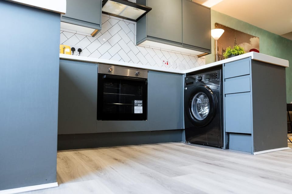 Contractor, Professional and Family Stays near Coventry University, City Centre & Hospital Apartment in Coventry