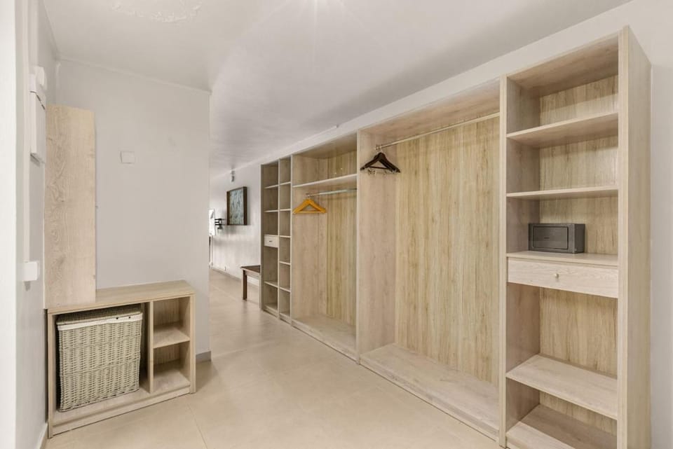 Grand Sahāna 4 - Beachfront Studio Apartment - Work from Paradise - Digital Nomad Apartment in Trou-aux-Biches