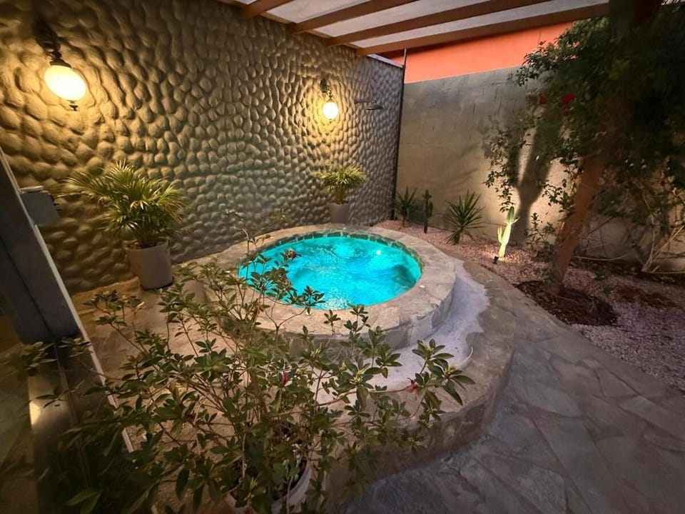Hot Tub, Hot Tub