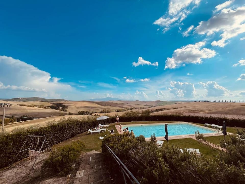 Photo of the whole room, Garden view, Swimming pool