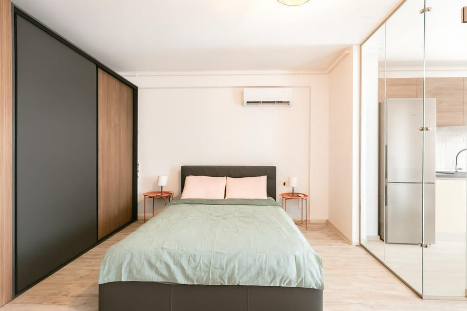 Bed, Photo of the whole room, Bedroom, wardrobe, air conditioner