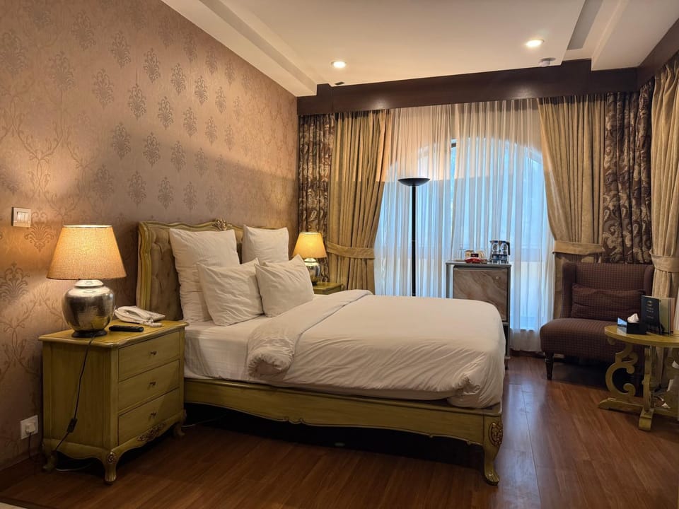 Bed, Living room, Photo of the whole room, Bedroom