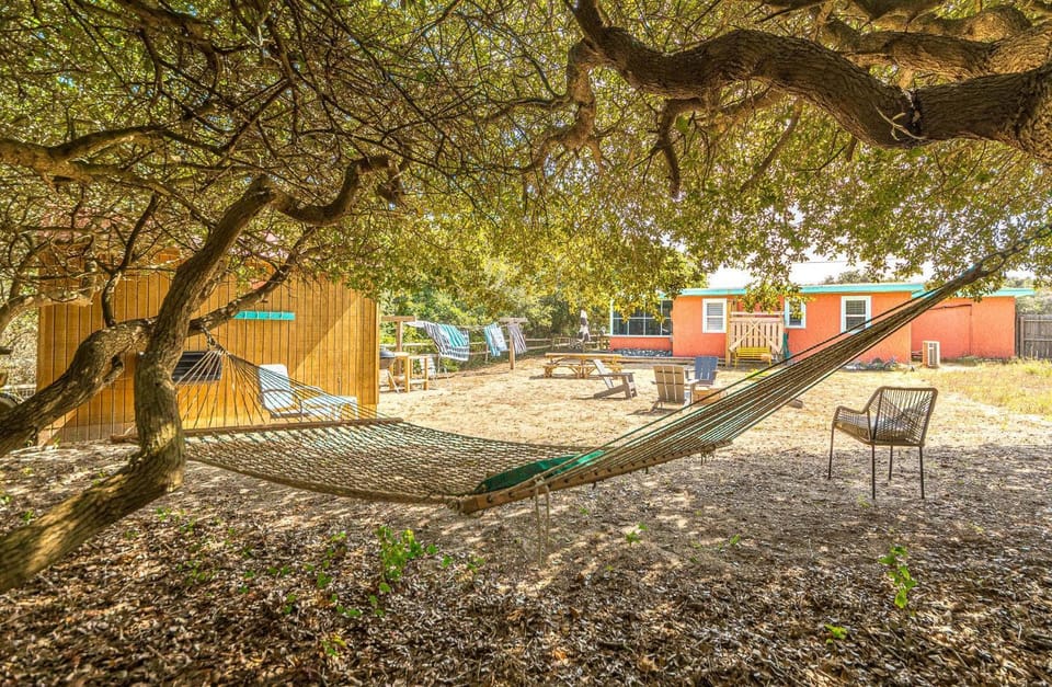 Oh So Sandy! - Southern Shores, Historic Flat Top, 100 Yds to Beach, Pets OK, Flex Stays House in Southern Shores