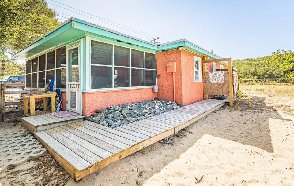 Oh So Sandy! - Southern Shores, Historic Flat Top, 100 Yds to Beach, Pets OK, Flex Stays House in Southern Shores