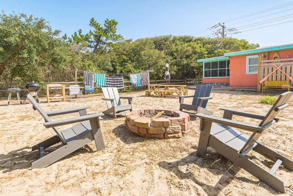 Oh So Sandy! - Southern Shores, Historic Flat Top, 100 Yds to Beach, Pets OK, Flex Stays House in Southern Shores