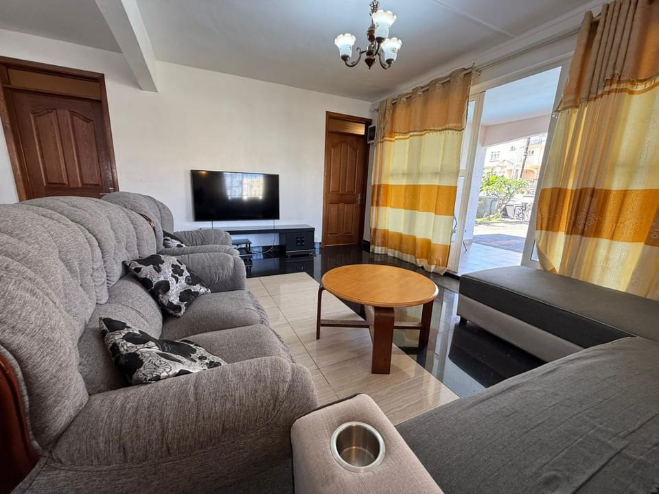 Family-Friendly 3-Bedroom Coastal Haven in Flic en Flac Villa in Flic en Flac