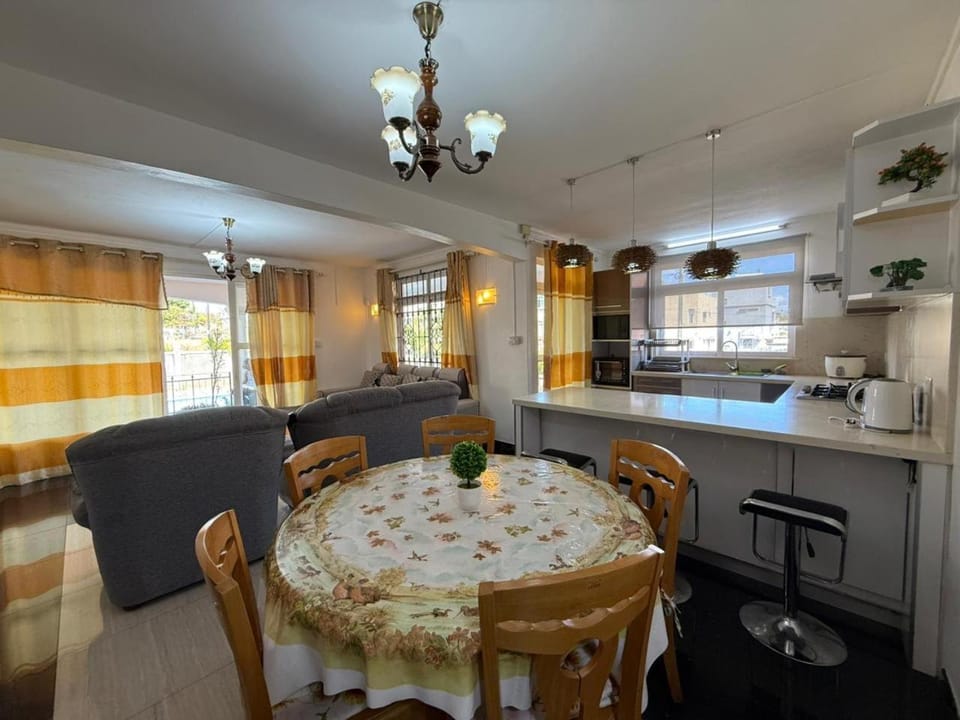 Family-Friendly 3-Bedroom Coastal Haven in Flic en Flac Villa in Flic en Flac