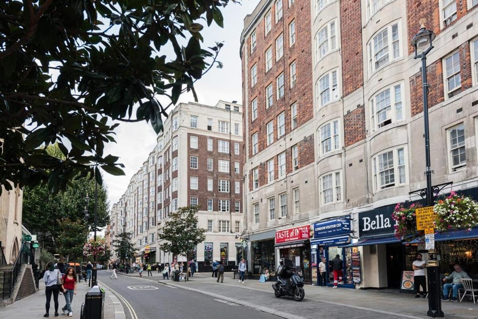 Modern Comfort 1 Bedroom Apartment by Hyde Park Apartment in City of Westminster