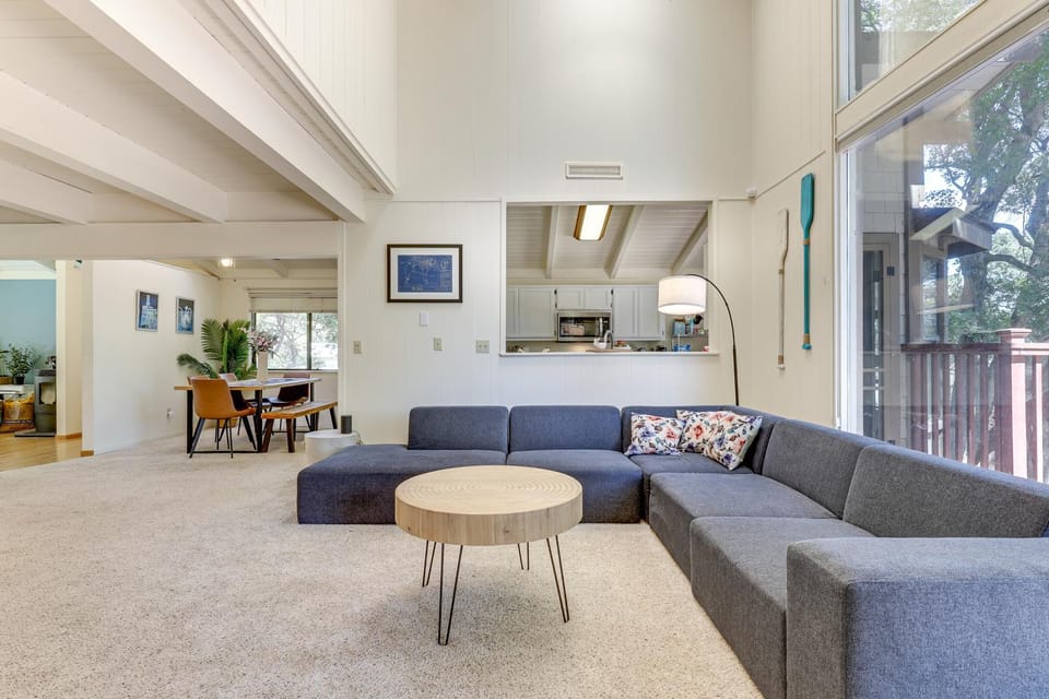 WFH-Friendly Retreat Less Than 1 Mi to Clear Lake! House in Clear Lake