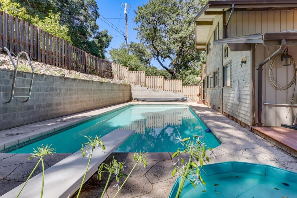 WFH-Friendly Retreat Less Than 1 Mi to Clear Lake! House in Clear Lake