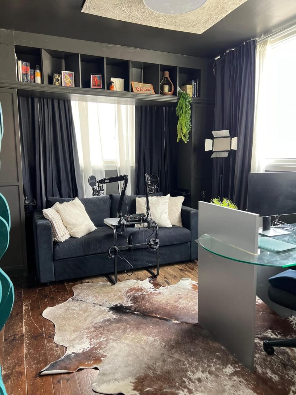 Living room, Seating area