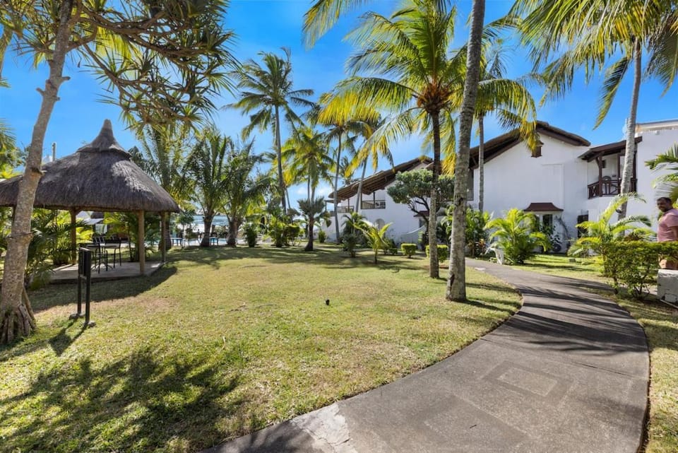 Grand Sahāna 6 - 2BR Beachfront Apartment with Balcony Terrace - Work from Paradise - Digital Nomad Apartment in Trou-aux-Biches