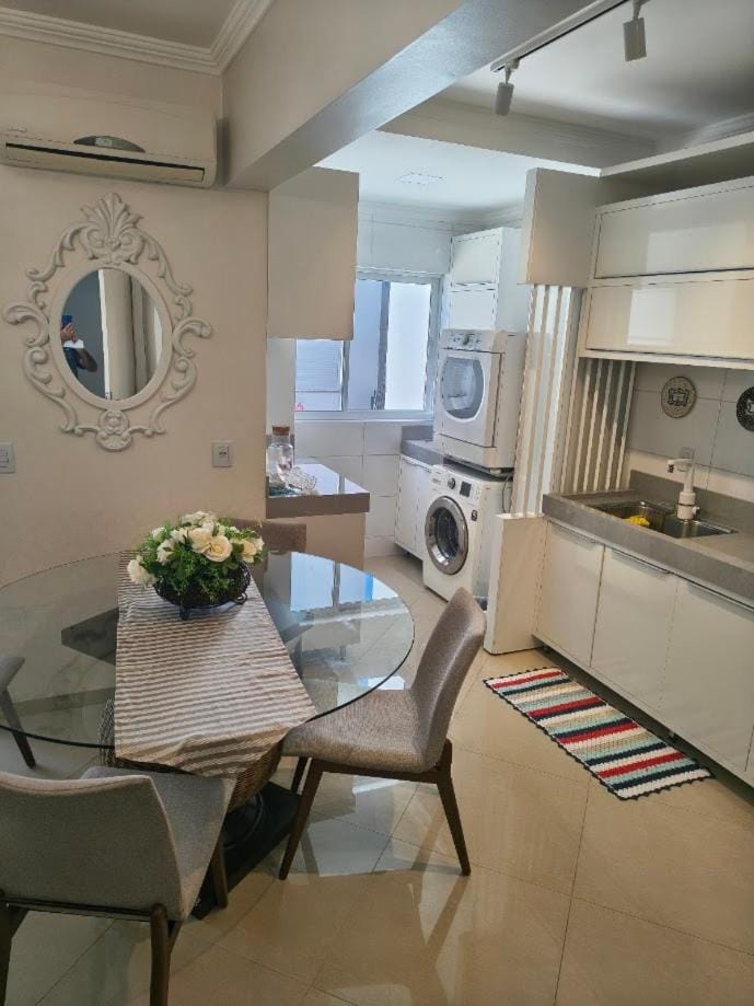 Apartamento aconchegante com ar, secadora e adega Apartment in State of Santa Catarina
