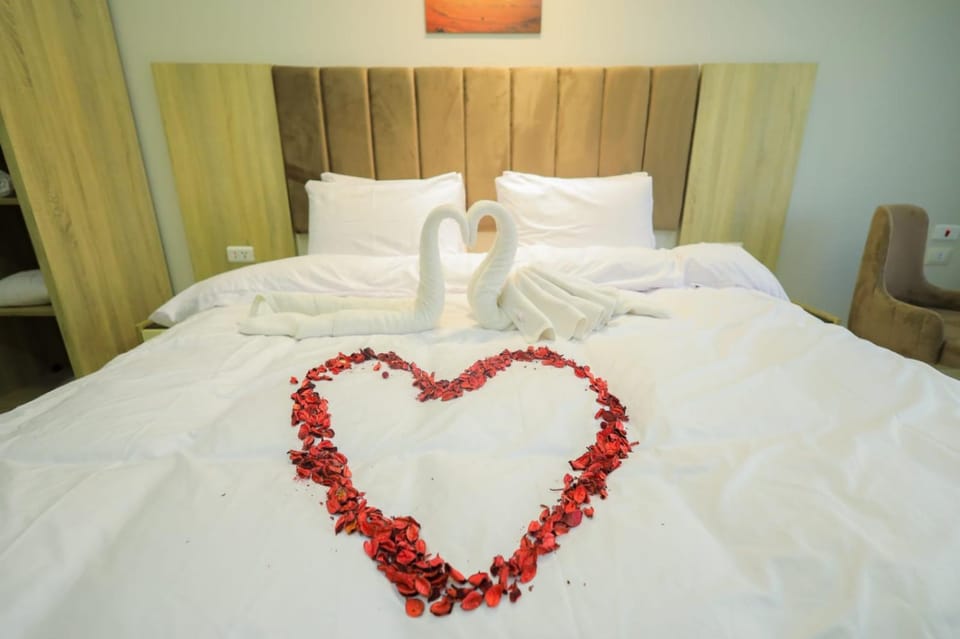 Bed, Photo of the whole room, Bedroom, towels